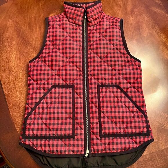 NWOT Wonen's J.Crew Mini Buffalo Black Red Plaid Check Excursion Vest Size XS - Picture 2 of 4